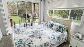6 habitaciones, tabla de planchar con plancha y ropa de cama