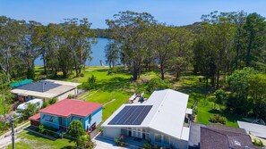 Exterior - Mirror Bay - 6 bedroom holiday home with water view (West Haven)