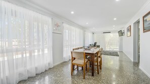 Dining - Mirror Bay - 6 bedroom holiday home with water view (West Haven)