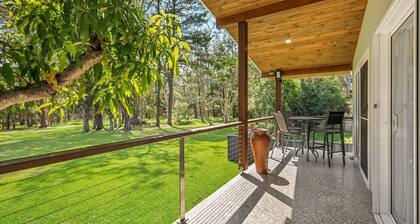 Mirror Bay - 6 bedroom holiday home with water view