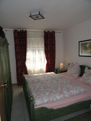 2 多间卧室、WiFi、床单