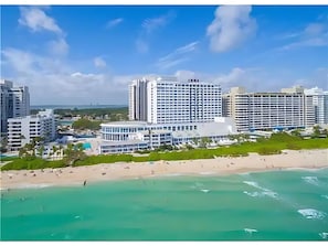 Am Strand, Liegestühle, Strandtücher