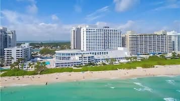 Am Strand, Liegestühle, Strandtücher