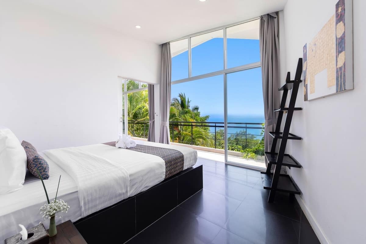 Beach/ocean view