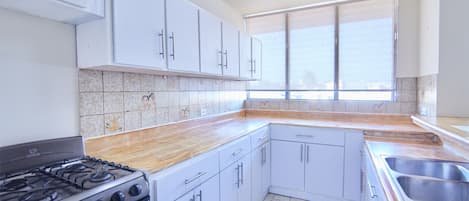 Fridge, oven, coffee/tea maker, cookware/dishes/utensils