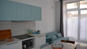 Réfrigérateur, four, plaque de cuisson