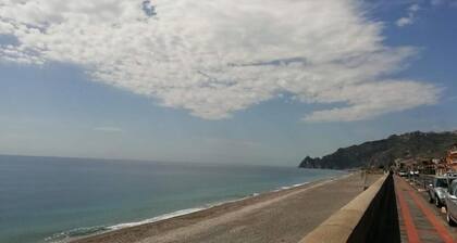 Casa Ortensia, cozy ground-floor apartment 2 minutes from the beach.