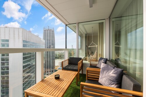 On the Danube, city center, free parking