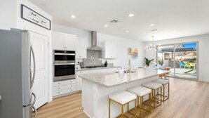 Coffee/tea maker, fridge, microwave, oven - Eclectic Paradise w/Pool & Spa! Close to Festivals (Coachella)