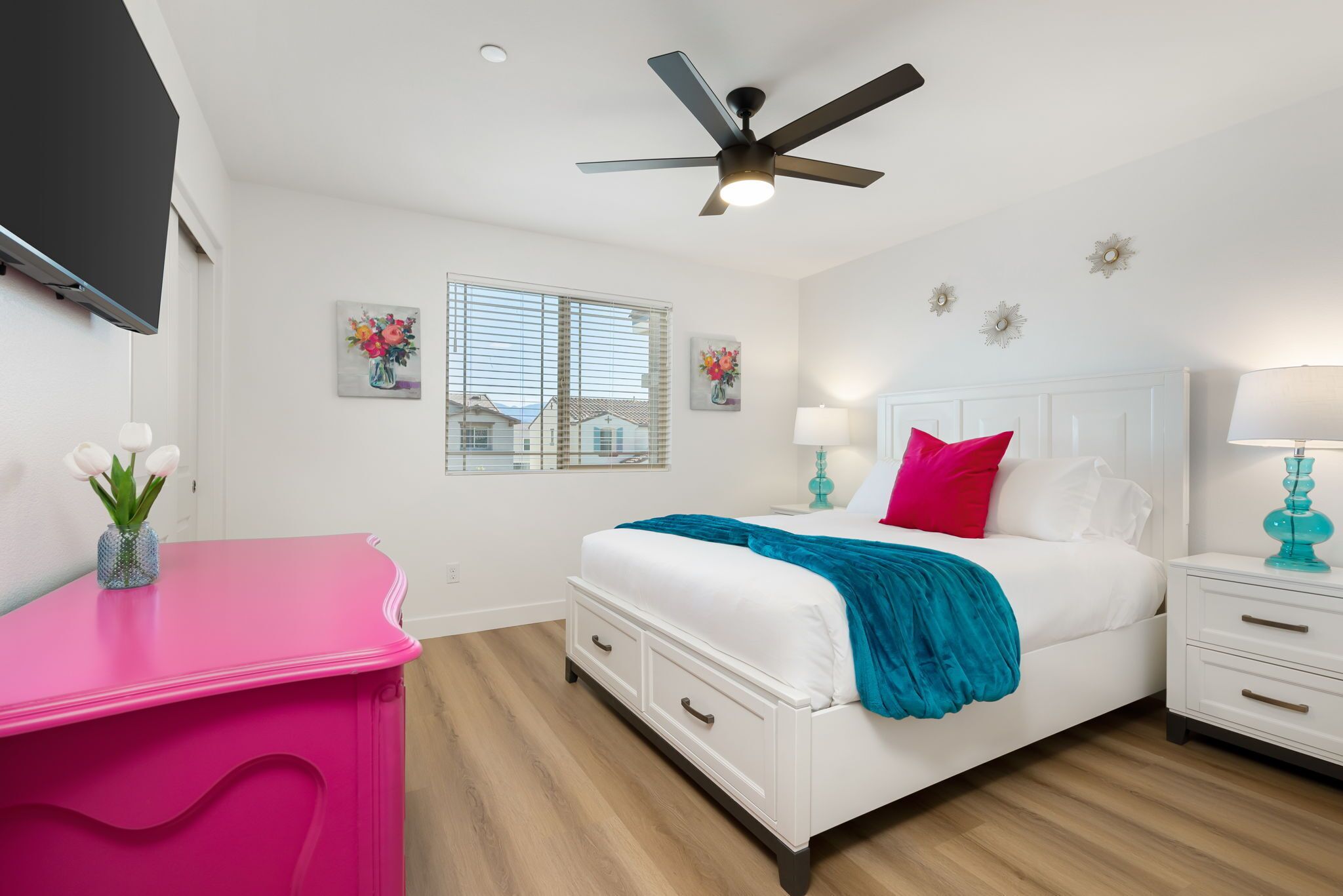 7 bedrooms, desk, iron/ironing board, travel crib