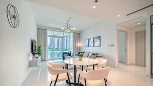 1 bedroom - Beach Access Serene Balcony in Emaar Beachfront (Dubai)