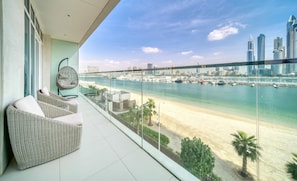 Room - Beach Access Serene Balcony in Emaar Beachfront (Dubai)