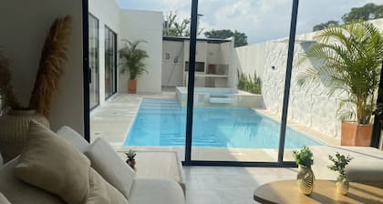 Casa de Lujo en Ibague - Tol Piscina-jacuzzi-churrasquera-patio de Ropas-cocina