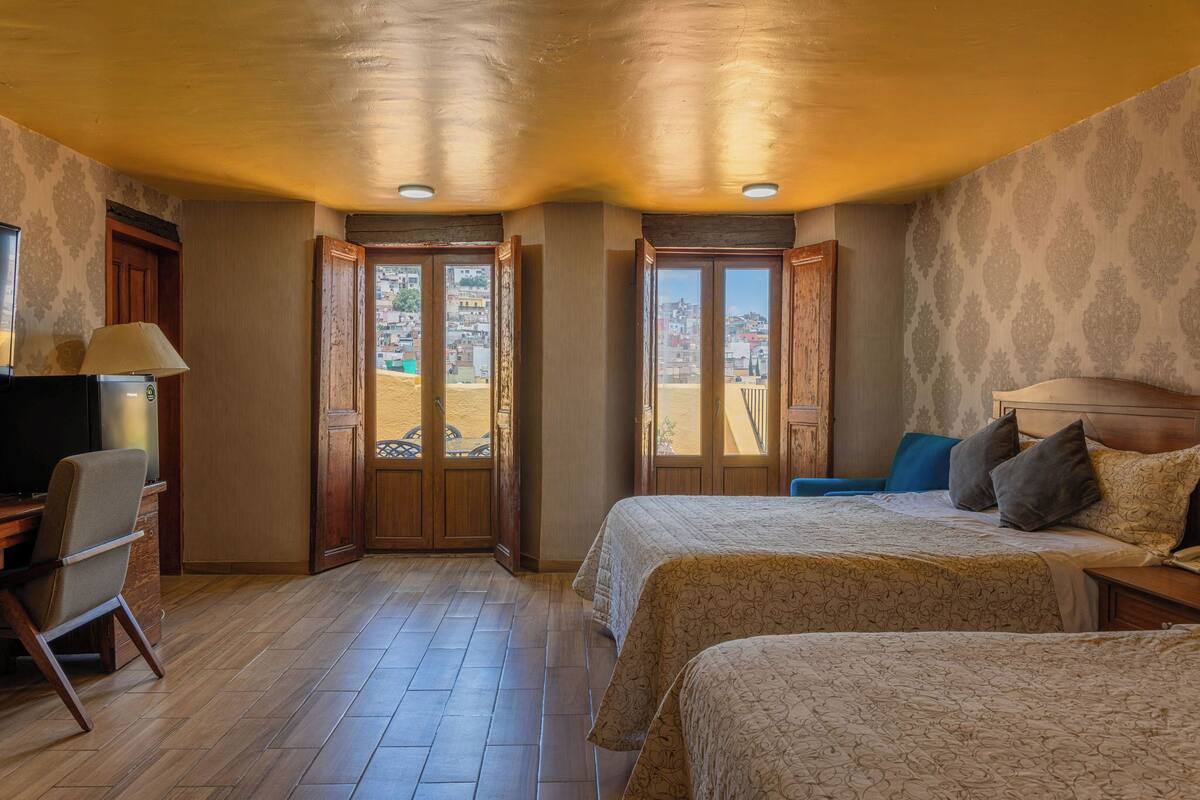 Deluxe Quadruple Room | In-room safe, free WiFi, bed sheets