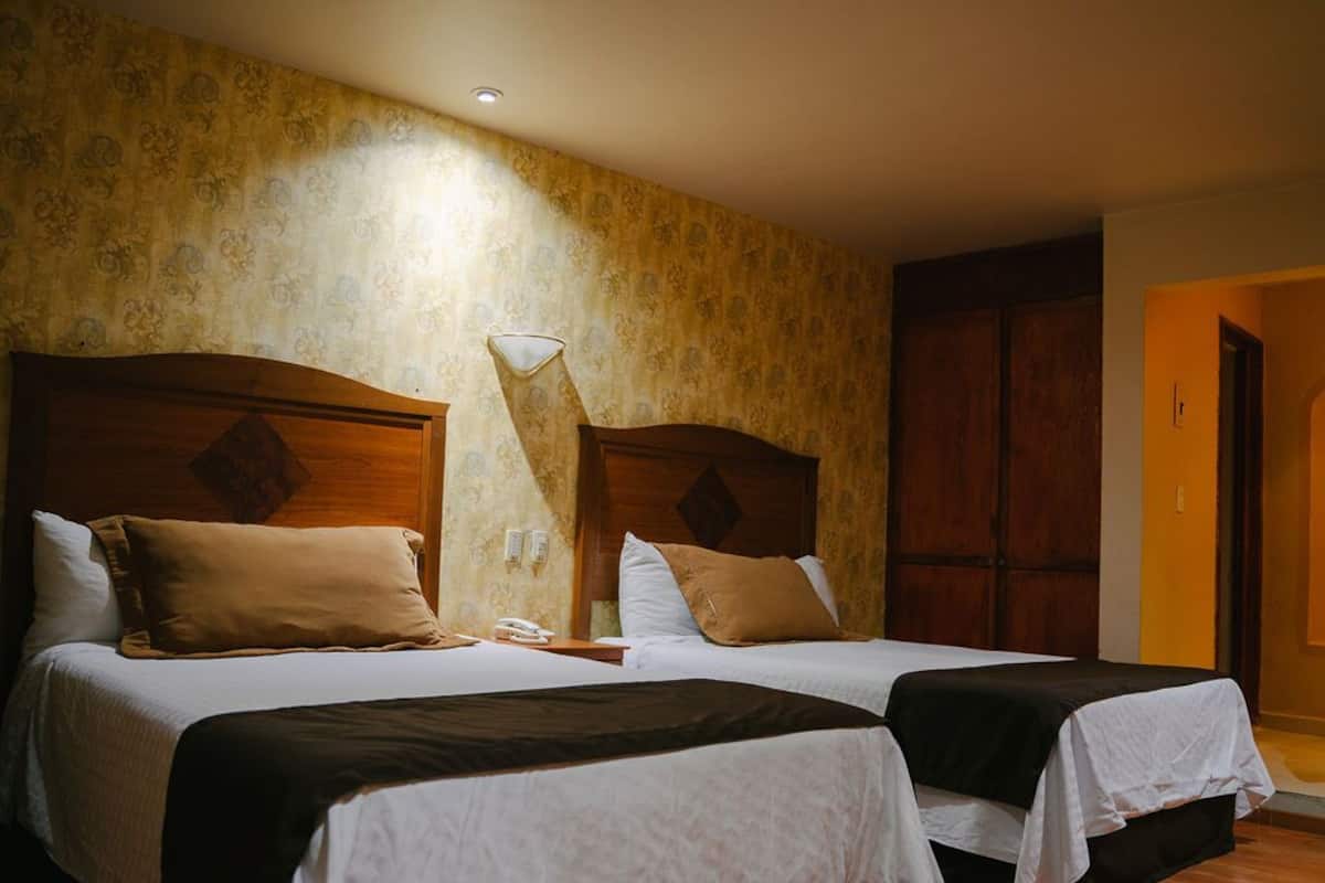 Standaard tweepersoonskamer | Een kluis op de kamer, gratis wifi, beddengoed