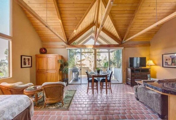 Living area - Views and Privacy (Indian Wells)