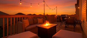 4BDRM Chic Home - King Bed - BBQ - Garage - WiFi