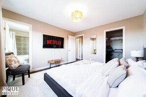 4 slaapkamers, een strijkplank/strijkijzer, reisbedje, gratis wifi