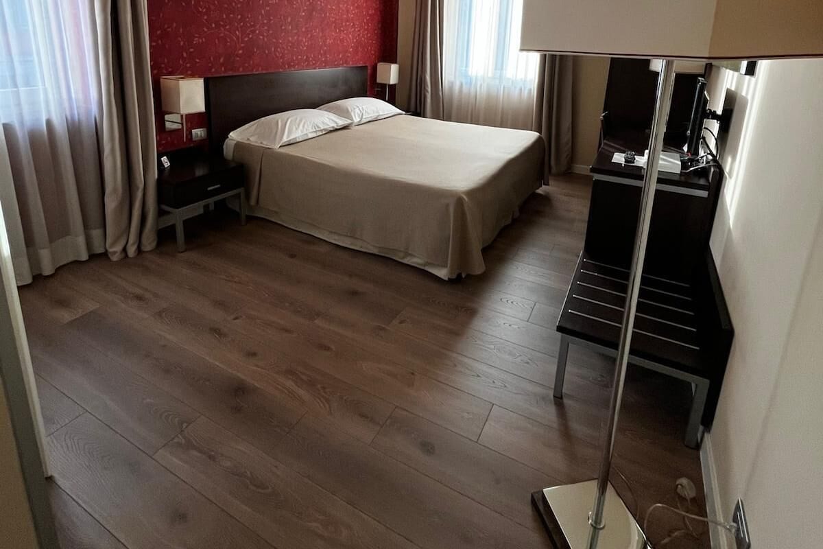 Classic Room | In-room safe, desk, laptop workspace, soundproofing