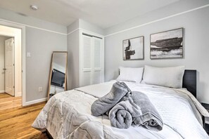 3 chambres, bureau, fer et planche à repasser, lit parapluie