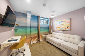 Smart TV, printers - Beautiful Themed Room Boutique Hotel- Sleeps 30 (Houston)