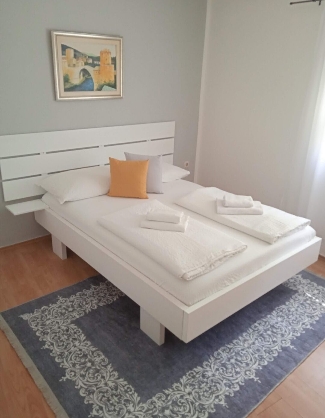 Laptopgeeigneter Arbeitsplatz, schallisolierte Zimmer, kostenloses WLAN