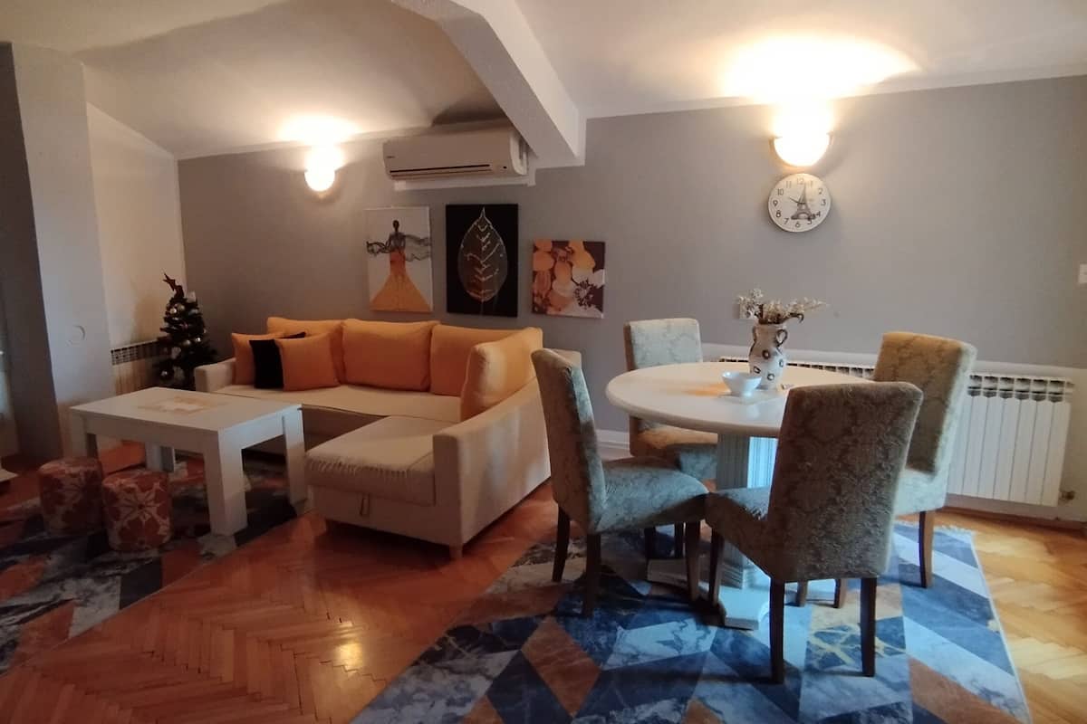 City Apartment | Living area