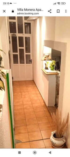 ฝ่ายต้อนรับ