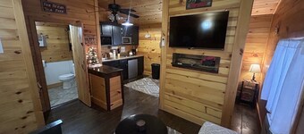 Cozy studio for two nestled on Lake Douglas near Gatlinburg and Pigeon Forge!