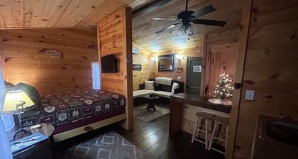 Cozy studio for two nestled on Lake Douglas near Gatlinburg and Pigeon Forge!