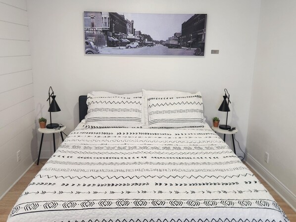 1 bedroom, iron/ironing board, free WiFi, bed sheets - Cozy Nook Cottage With Hot Tub (Nevada)