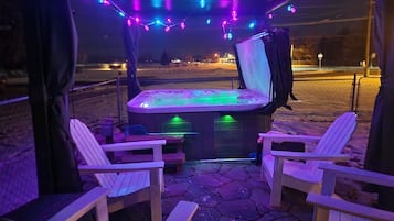 Bañera de hidromasaje al aire libre
