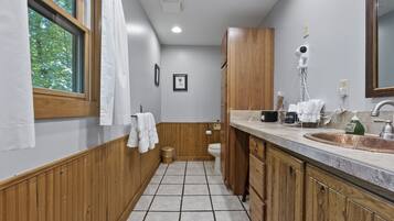 Shower, jetted bath, hair dryer, towels