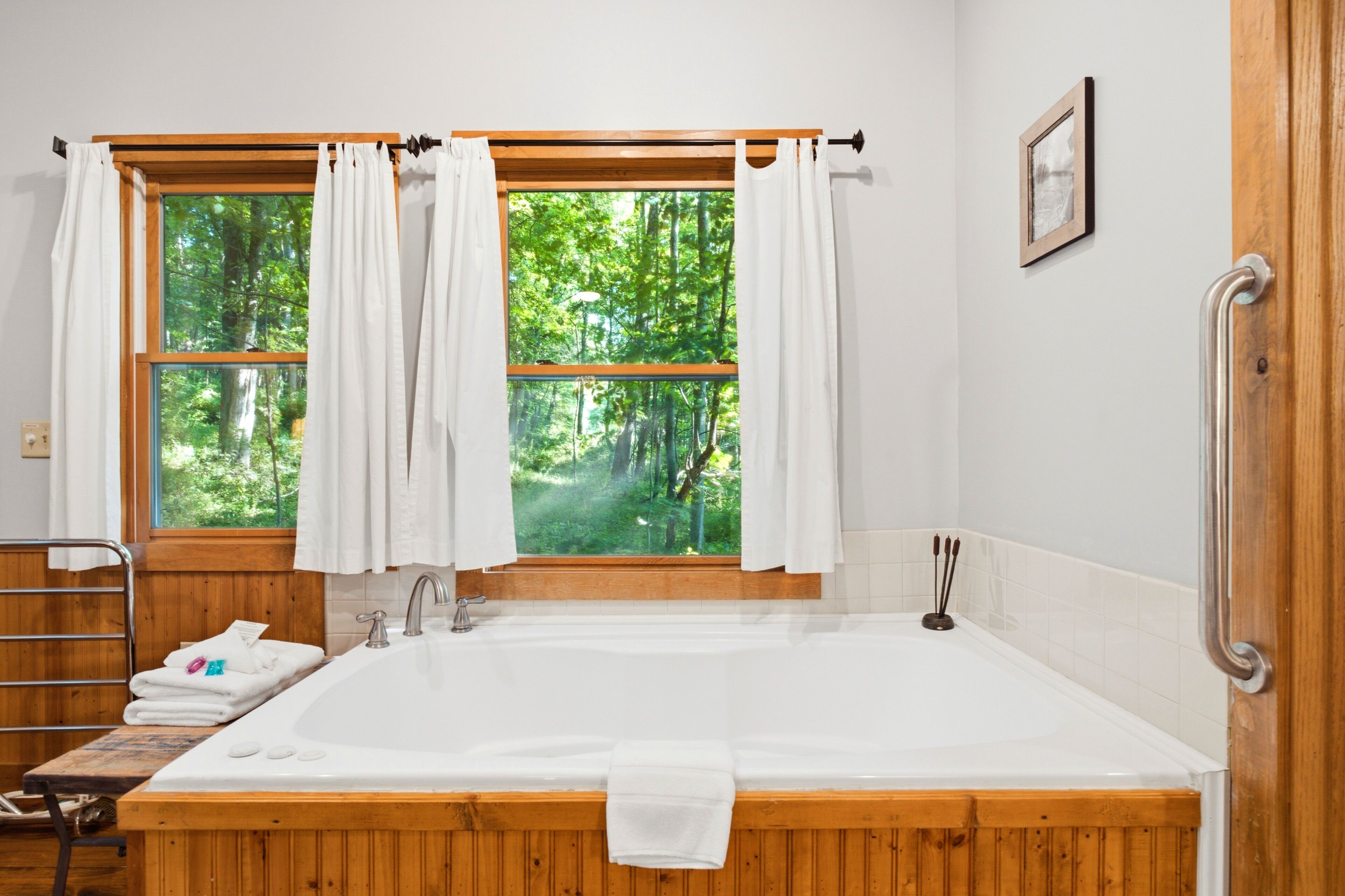 Shower, jetted tub, hair dryer, towels