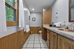 Bruser, boblebadekar, hårtørrer, håndklæder