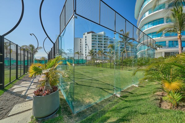 3 bedrooms, premium bedding, blackout drapes, iron/ironing board