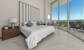 Comfort Apartment | 3 bedrooms, premium bedding, blackout drapes, iron/ironing board