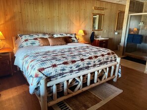 6 bedrooms, desk, free WiFi, bed sheets