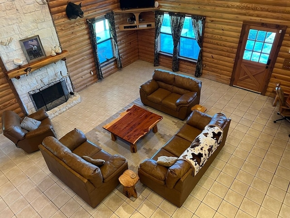 Smart TV, fireplace, stereo, computer monitors