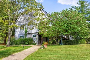 Exterior - Moonstone Geodome by Inn & Spa at Cedar Falls (Logan)