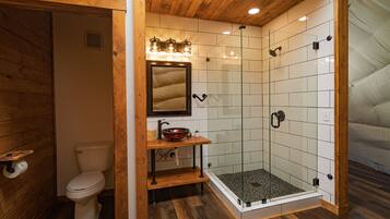 Douche, sĂšche-cheveux, serviettes fournies