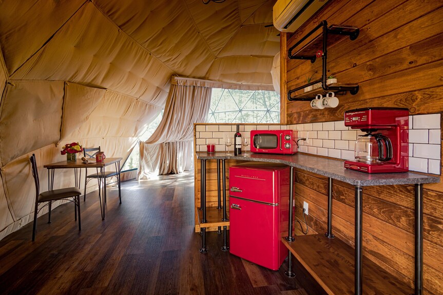 Garnet Geodome: Romantic Hocking Hills Getaway With King Bed And Free Breakfast - Ohio
