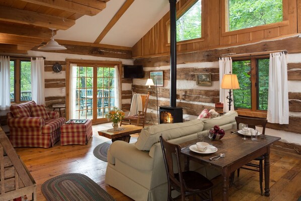 Een smart-tv en een dvd-speler