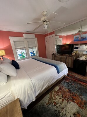 Deluxe Double Room | Individually decorated, iron/ironing board, free WiFi, bed sheets