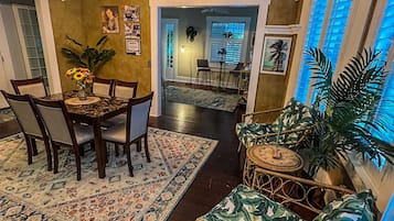 Sudah termasuk sarapan ala kontinental setiap hari