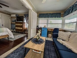 Suite estudio Deluxe | Tabla de planchar con plancha, wifi gratis, decoración individual