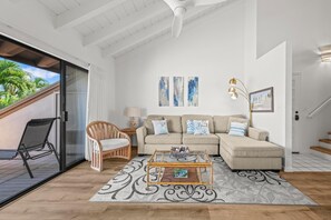 Smart-tv, boeken en een computerscherm