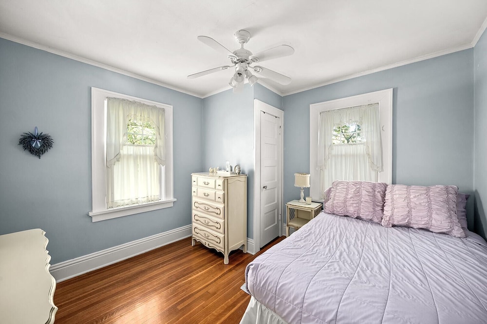 Cozy Home in Historic Westwood Neighborhood Des Moines Vrbo