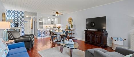 Apartment, Mehrere Betten, Balkon (Ocean Club 37) | Wohnbereich