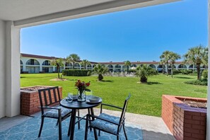 Outdoor dining - Ocean Club 37 (St. Augustine)